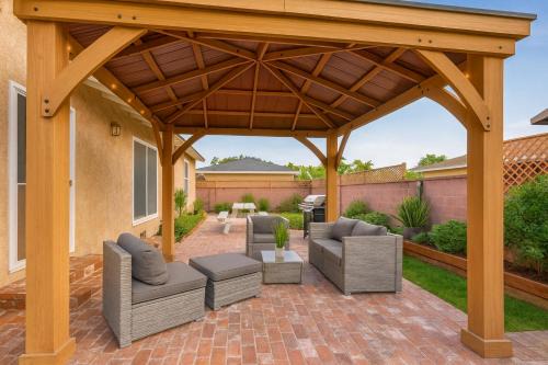 Fullerton Casa | Citrus & Magic Villa - Disneyland Getaway - 4BR