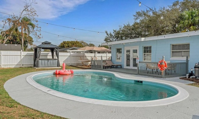 Goldenrod Casa | Citrus Oasis: 4BR Pool Home