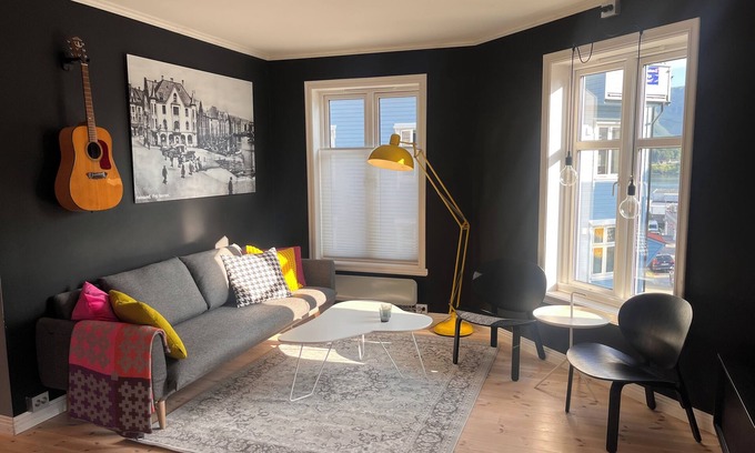 Alesund Apartamento | City break with free parking and EV charging