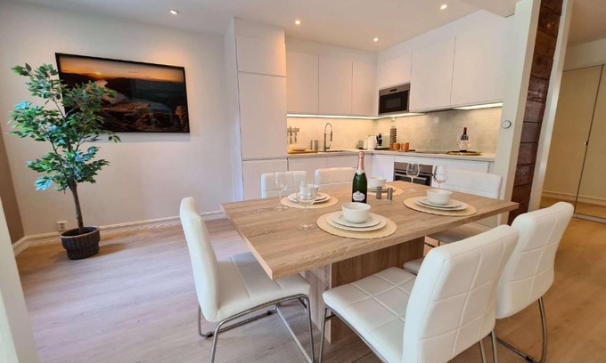 Stavanger Apartamento | City Center Charm in Exclusive Eiganes - Modern & Spacious
