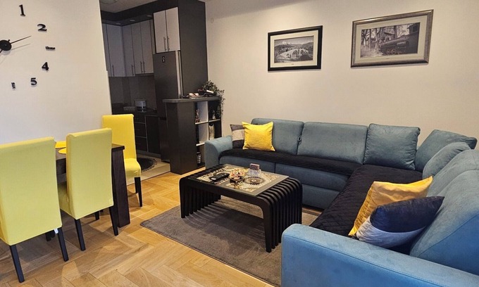 Trebinje Apartamento | City Center Elegant 1BR Apartment w / Pool