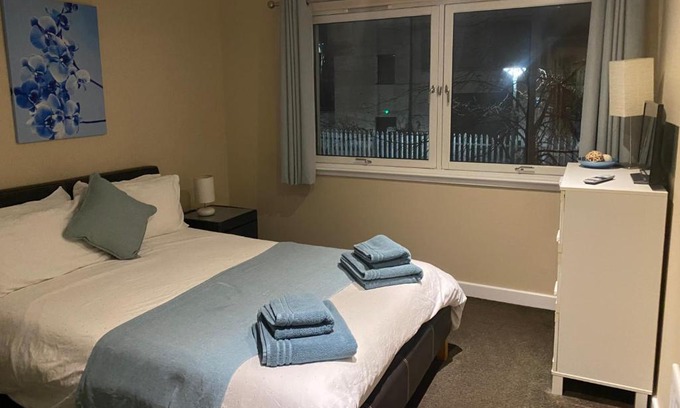 East End Apartamento | City Centre 2 bedroom apartment, secure parking.