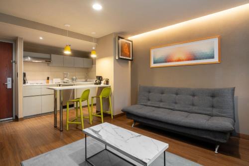Jurica Apartamento | City Express Suites by Marriott Queretaro