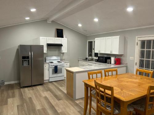 Greensboro Casa | City House in Forest