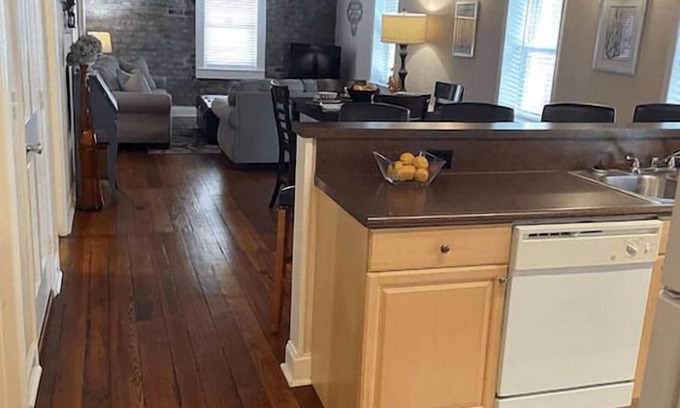 Yamacraw Village Condominio | City Market Loft #2 in Downtown Savannah