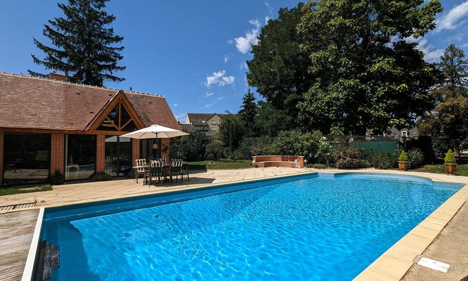 Chateauroux Cabaña | Casa urbana con piscina privada en el centro de Châteauroux