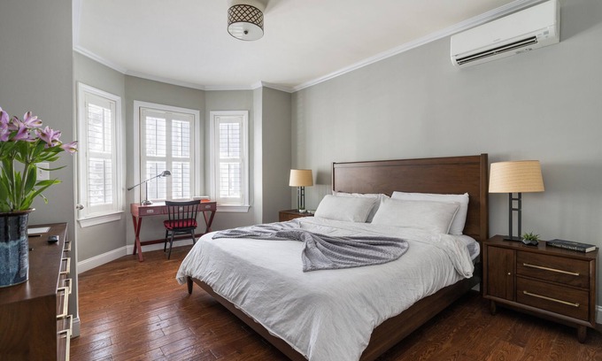Cambridgeport Condominio | City Oasis with Yard and easy Walk To Harvard, MIT and Train