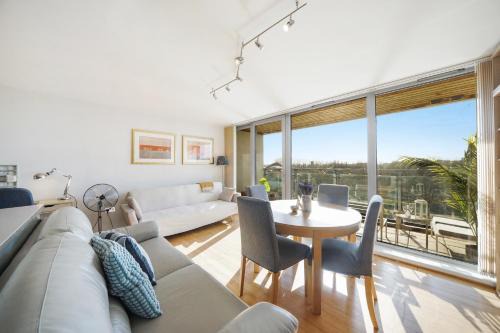 Gascoigne Apartamento | City Riverside - 2 bedroom & Free parking