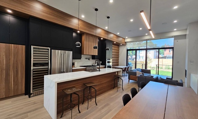 Old East York Casa | City Sanctuary: Stay & Unwind!