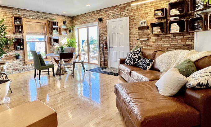 Lansing Apartamento | City Treehouse Loft & Balcony - Old Town Lansing