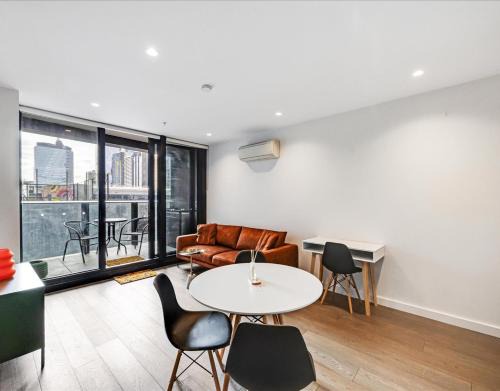 Docklands Apartamento | City Vibes With City Views - Pool, Gym, Yoga - Super Central