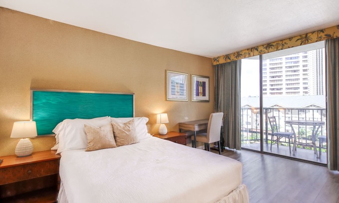 Kaka'ako Apartamento | Estudio de la reina con piscina compartida y bañera de hidromasaje, ¡a pocos pasos de la playa!