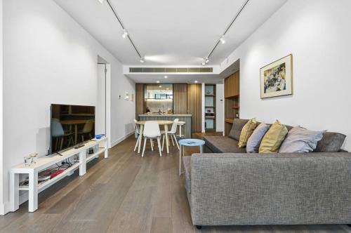 Carlton South Apartamento | City Views 2BR Gem Near Queen Vic