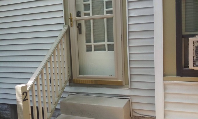 New Albany Apartamento | CityPlex # 2 2bed-2bath 2nd Floor Apt.