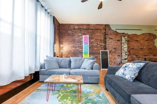 Bangor Apartamento | Cityscape Elegance - Stylish Skyline Views Retreat