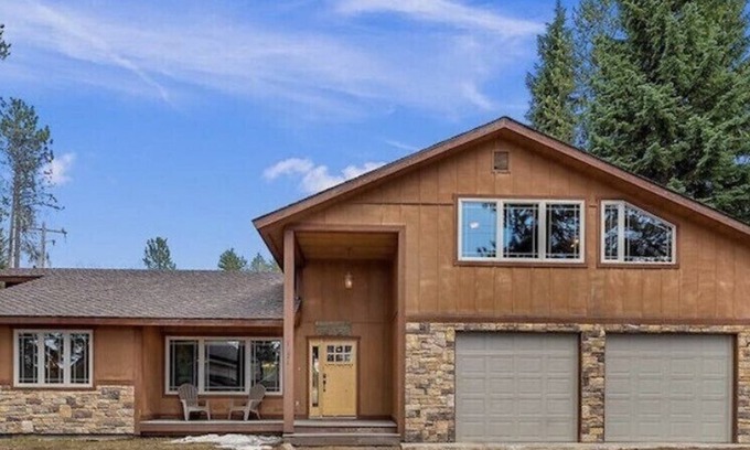 McCall Casa | **CJ's Lakeview Cabin HotTub Spotless! GameRoom Parking Stocked Kitchen**