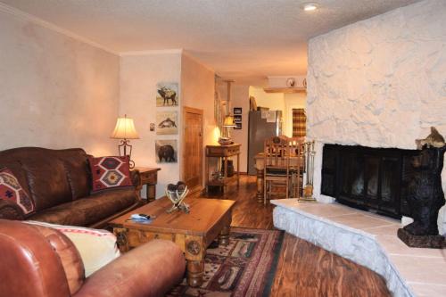 Red River Casa | Claim Jumper Townhouse 16 - On The River - Across from the Fishing Ponds - In Town - Near The Ski Area - Fireplace - WiFi - Sate