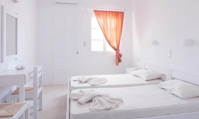 Antiparos Hotel | Claire