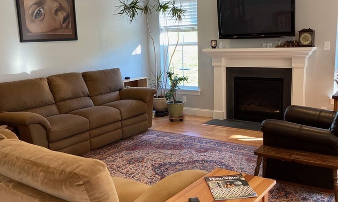 Boalsburg Casa | Claire's Place: sleeps 8, 3 bedrooms, 2 full baths