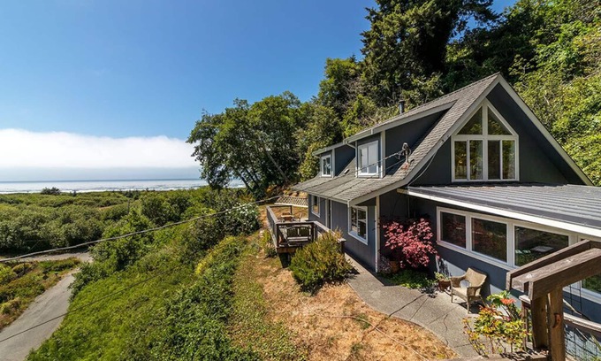 McKinleyville Casa | NEW - Spectacular ocean view stay!