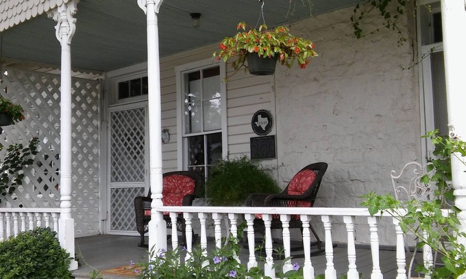 Dripping Springs Cama Y Desayuno | La casa de Clara en The Homestead B&B