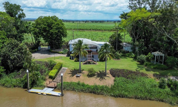 Lower Southgate Casa | Clarence River Retreat - Oceanstays - Farmstay & Jetty