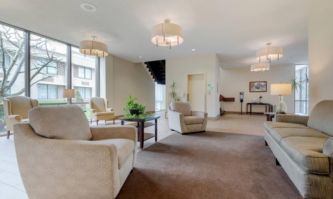 Elmira Hotel | Clarion Inn Elmira-Horseheads