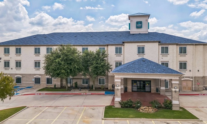 Weatherford Hotel | Clarion Inn & Suites Weatherford South