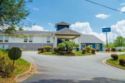 Dillard Hotel | Clarion Pointe-Dillard near Blue Ridge Mountains