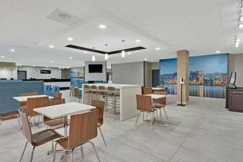 Erie Hotel | Clarion Pointe Near Erie Casino