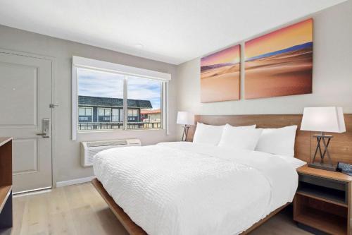 Ridgecrest Hotel | Clarion Pointe Ridgecrest near China Lake Naval Station