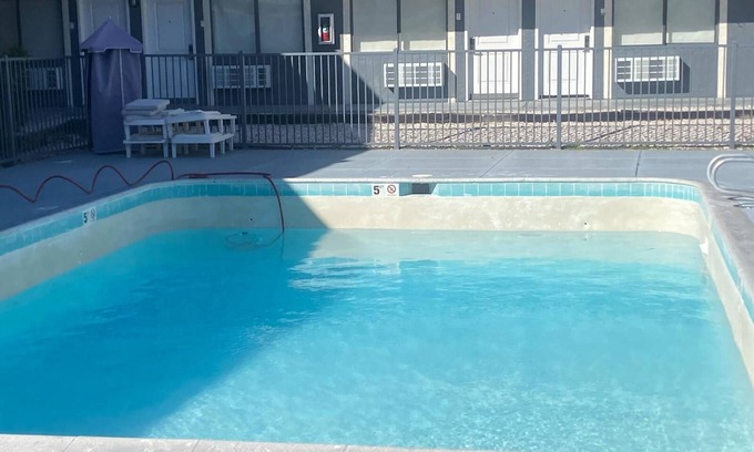 Ridgecrest Hotel | Clarion Pointe Ridgecrest near China Lake Naval Station