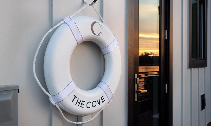 River District Alquiler De Eote | Clarity at The Cove - Charming 2-bedroom houseboat in Wilmington, North Carolina