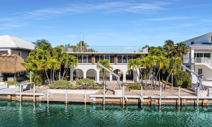 Islamorada Casa | Classic 2 bedroom, 2 Bath Islamorada Home with Dockage