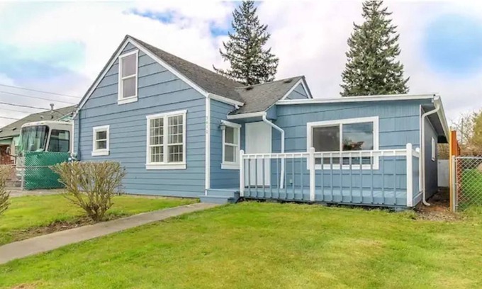 Eastside Casa | Classic 4 bedroom near the heart of Tacoma’s iconic city center.