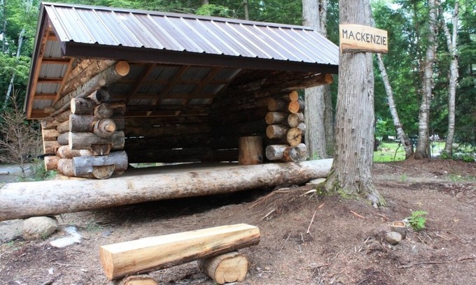 Saranac Lake Casa | Clásico Adirondack Lean-a con ducha, pozo de fuego, muelle y la zona ribereña