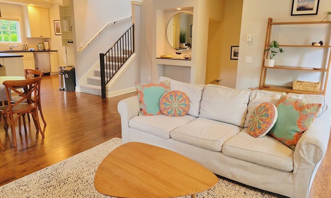 North Admiral Casa | Classic Admiral District Townhome - 3 bedrooms, 31/2 baths, sleeps 6