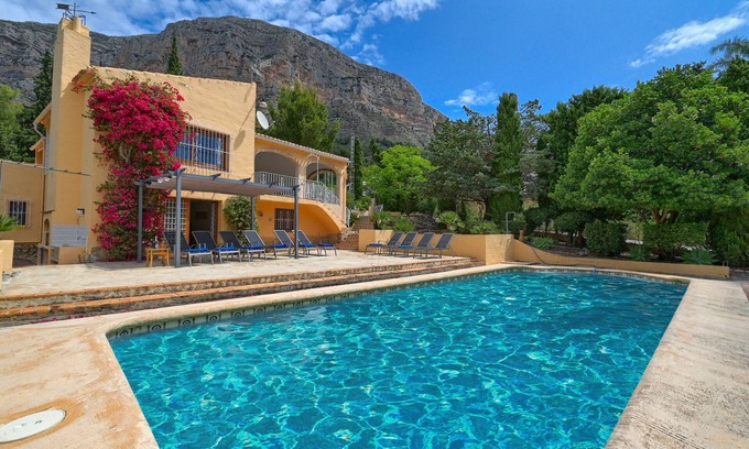 Montgo de Toscamar Casa | Casa clásica y acogedora en Jávea, Costa Blanca, España con piscina privada para 10 personas