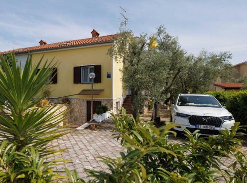 Krk Apartamento | Classic and Trendy Apartment with Terrace