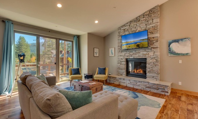 Tahoe Paradise Casa | Classic Arcade, Foosball, Telescope, Built in 2020, Spa + 10mins to Lake – Paradise Point