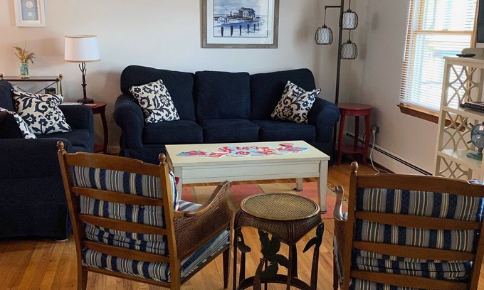 Ocean Grove Casa | Casa de playa clásica, 4 BDR, capacidad para 10 personas, estacionamiento en la calle, vista al mar