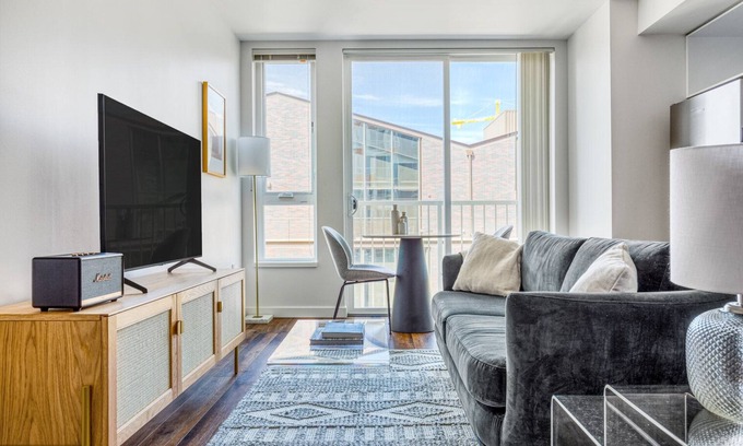 Wilburton Apartamento | Classic Bellevue Studio w/ Gym, W/D, near Spring District, by Blueground
