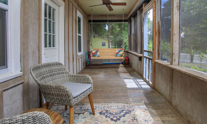 High Springs Casa | Classic Bungalow on Corner Lot - Screened Porch, Fenced Yard, Firepit & Grill