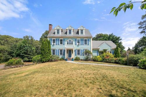 South Harwich Casa | Classic Cape Walk to Red River Beach