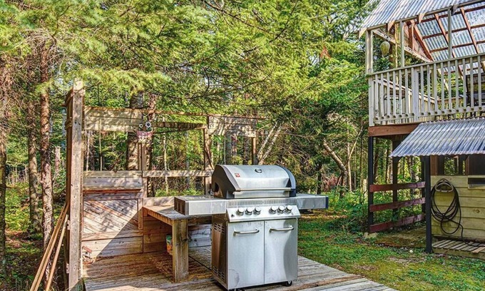 Harrington Casa | Classic Chalet + BBQ, Campfire
