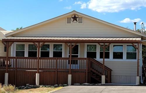 Canyon Lake Casa | Classic Charm Close To Lake