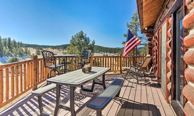 Florissant Casa | Classic Colorado Log Home w/ Mountain Views!