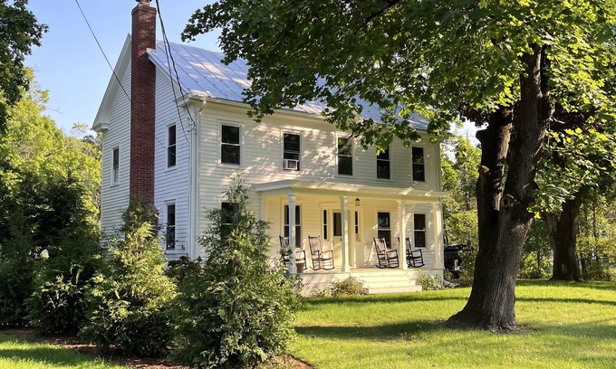 Livingston Otro | CLASSIC COLUMBIA COUNTY FARMHOUSE