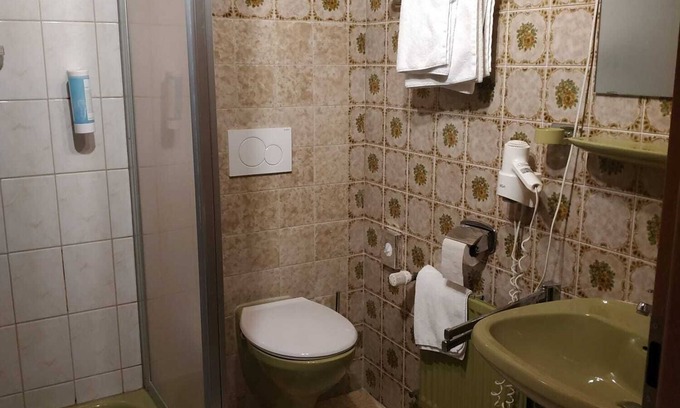 Donaueschingen Apartamento | Classic family room, retro without balcony, 1 double bed + 1 single bed