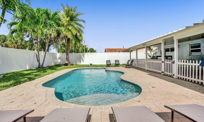 Cypress Lakes Casa | Classic Florida 6 Bedroom Heated Pool 10 mins to the beach